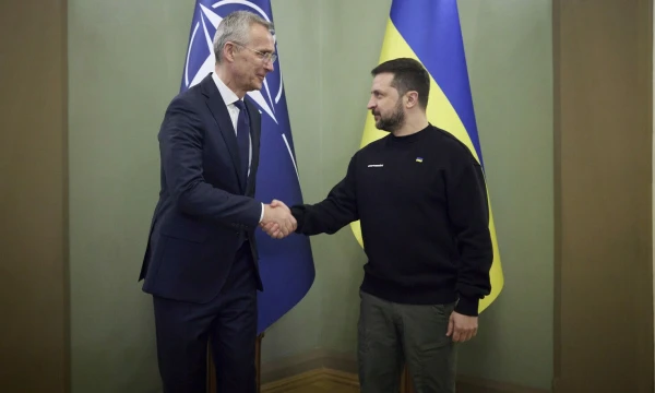 Jensas Stoltenbergas, NATO generalinis sekretorius, ir Volodymyras Zelenskis, Ukrainos prezidentas (Ukrainos prezidentūros / „ZUMA Press Wire“) nuotr.