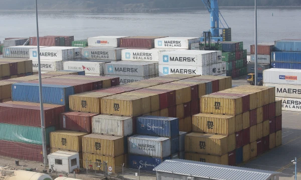 Nuo naftos kainos vingių mažiau priklausomose nei Rusija ir kitos besivystančios šalys Vakarų ekonomikose laukiama stabilaus importo augimo: tai šansas Lietuvos įmonėms rasti sau nišas ir įsitvirtinti gal mažesnes maržas, bet kur kas stabilesnius užsakymus garantuojančiose rinkose.
Vladimiro Ivanovo (VŽ) nuotr.