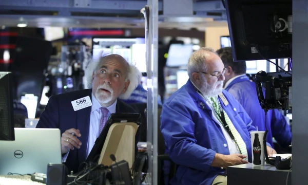 (180521) -- NEW YORK, May 21, 2018 (Xinhua) -- Traders work at the New York Stock Exchange in New York, the United States, on May 21, 2018. U.S. stocks closed higher on Monday. The Dow rose 1.21 percent to 25,013.29, and the S&P 500 rose 0.74 percent to 2,733.01, while the Nasdaq increased 0.54 percent to 7,394.04. (Xinhua/Wang Ying)  - Wang Ying -//CHINENOUVELLE_CHINE012500/Credit:CHINE NOUVELLE/SIPA/1805220847