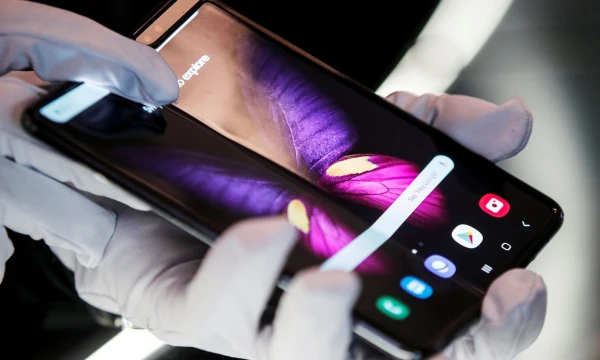 „Samsung Galaxy Fold“ – šį įrenginį galima įsimylėti. „Reuters“ nuotr.