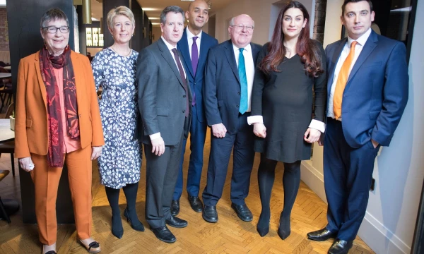 Anna Coffey, Angela Smith, Chrisas Leslie, Chuka Umunna, Mike'as Gapes, Luciana Berger ir Gavinas Shukeris.  „Reuters“ / „Scanpix“ nuotr. 