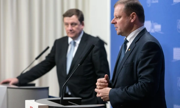 Po susitikimo Rolandas Valiūnas, Investuotojų forumo vadovas (nuotr. kairėje), ir premjeras Saulius Skvernelis papasakos, ką šiemet investuotojai aptarė su Vyriausybe. Vladimiro Ivanovo (VŽ) nuotr.
