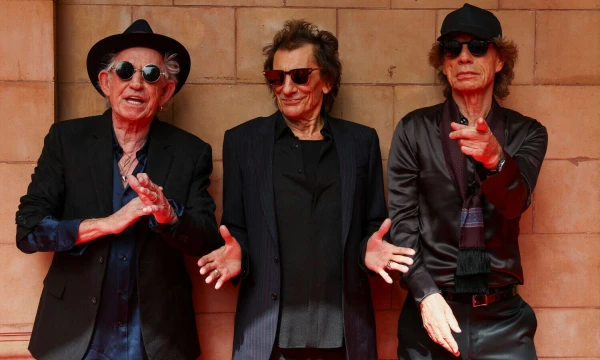 „The Rolling Stones“ nariai (iš kairės): Mickas Jaggeris, Keithas Richardsas ir Ronnie Woodas pristatant naują albumą „Hackney Diamonds“, 2023 09 06, Londonas. Toby Melville'io („Reuters“ / „Scanpix“) nuotr.