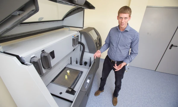 Karolis Kvietkauskas, „3D prototipų“ direktorius: „Dažnai siūlome perdaryti projektą, optimizuoti, vėliau įmonės perima tokį mąstymą, projektuoja tiksliau ir sutaupo.“ Vladimiro Ivanovo (VŽ) nuotr.