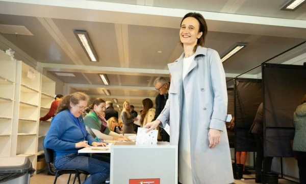 Išankstiniuose Seimo rinkimuose balsuoja Viktorija Čmilytė-Nielsen, Seimo pirmininkė. Juditos Grigelytės (VŽ) nuotr.