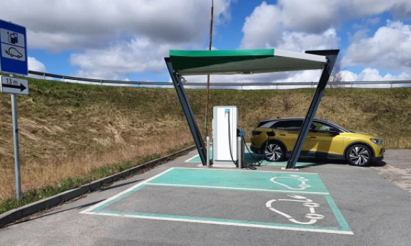 Iki 5.000 Eur padidintos kompensacijos turėtų paskatinti elektromobilių pirkėjus. Lino Butkaus (VŽ) nuotr.