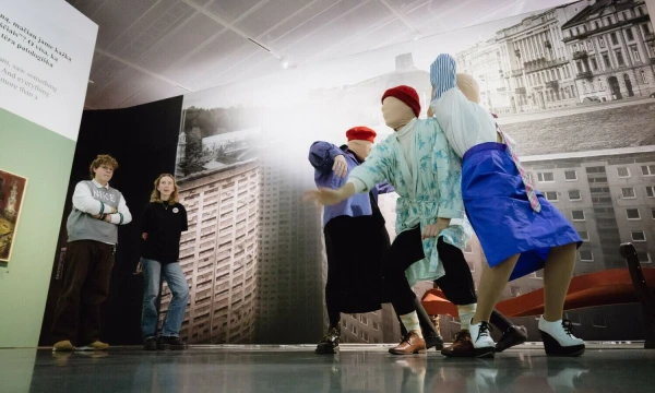 Kanukai MO muziejaus parodoje „Vilniaus pokeris“. Ryčio Šeškaičio nuotr.