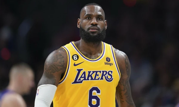 Turtingiausių pasaulio sportininkų sąraše – ir Los Andželo „Lakers“ puolėjas LeBronas Jamesas. Jacko Dempsey (AP / „Scanpix“) nuotr.