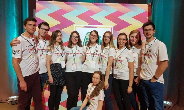 Vilniaus universiteto studentų komanda, laimėjusi tarptautiniame sintetinės biologijos konkurse „iGEM“. Universiteto nuotr.