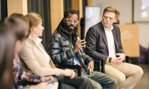 Bankole Oluwafemi, vieno svarbiausių Afrikos technologijų tinklaraščio TechCabal.com įkūrėjas ir vyriausiasis redaktorius.