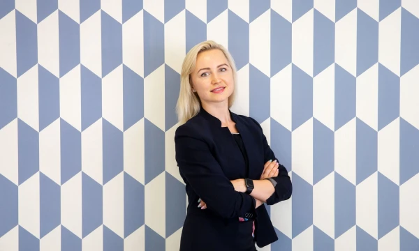 Lina Taranenko, UADBB „Marsh Lietuva“ sveikatos ir gyvybės grupės vadovė, sako daugelis darbdavių ruošiasi skiepijimui. Juditos Grigelytės (VŽ) nuotr.