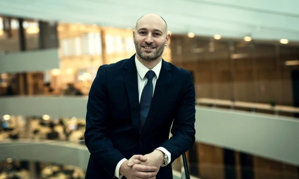 „Jau dabar pradėkite rinkti statistinius duomenis apie viską, ką esate skaitmenizavę.  Žinoma, šiandienos kontekste kai kurie duomenys gali pasirodyti nereikšmingi, tačiau rytoj jie gali būti aukso vertės“, – pataria Artūras Orševskis, UAB „KPMG Baltics“ Technologijų konsultacijų skyriaus vadovas. Ryčio Galadausko nuotr.
