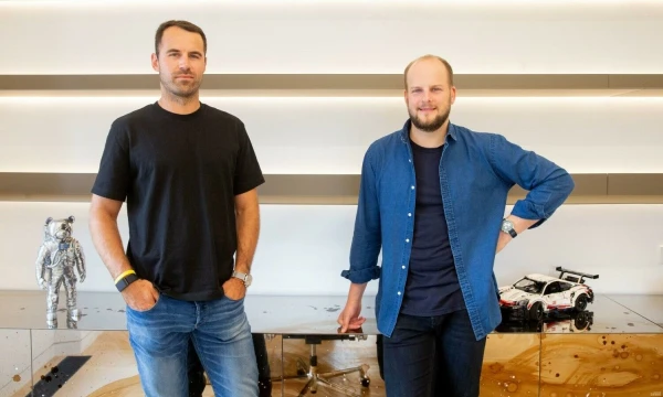 Tomas Kemtys, „Contrarian Ventures“ partneris (kairėje), ir Rokas Pečiulaitis, „Contrarian Ventures“ vadovaujantysis partneris. Juditos Grigelytės (VŽ) nuotr.