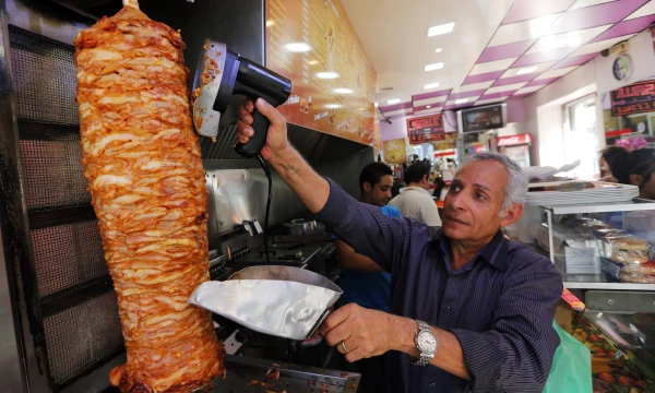 Skaičiuojama, kad kebabų pardavimo apyvarta Vokietijoje kasmet siekia apie 4 mlrd. Eur.  Jeano Paulio Pelissier („Reuters“ / „Scanpix“) nuotr. 