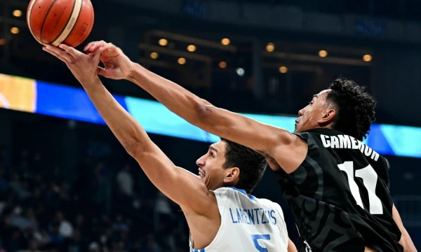 Graikijos rinktinę ketvirtajame rungtynių su Naująja Zelandija kėlinyje traukė Giannoulis Larentzakis. Sherwino Vanderleono (AFP/„Scanpix“) nuotr.