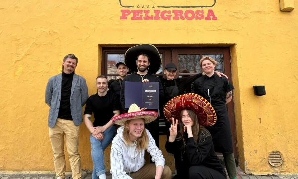 Vieni iš lankytojų favoritų – restoranėlio „Casa Peligrosa“ komanda. „Tablein.lt“ nuotr.