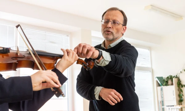 „Vaikams reikia iššūkių. Kai vaikas įveikia iššūkį, auga jo savivertė ir jis patiria augimo džiaugsmą“, – sako Eirimas Velička. Juditos Grigelytės (VŽ) nuotr.