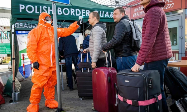 Vokietijos-Lenkijos pasienyje įstrigo daug Lietuvos gyventojų. Odd Andersen (AFP/„Scanpix“) nuotr.