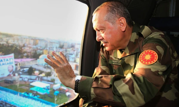 Recepas Tayyipas Erdo?anas elgiasi nedemokratiškai, perka iš rusų ginklus, glėbesčiuojasi su Vladimiru Putinu ir savo geopolitinius interesus įgyvendina nedemokratiškomis priemonėmis. Kayhano Ozero / AFP nuotr. 