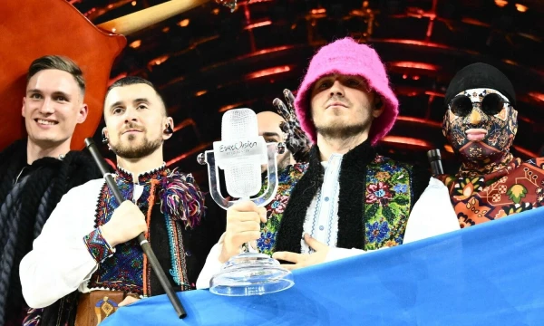 Ukrainos atlikėjai „Kalush Orchestra“, laimėję 2022 m. „Eurovizijos“ konkursą. Marco Bertorello (AFP / „Scanpix“) nuotr.