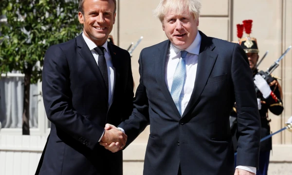 Emmanuelis Macronas, Prancūzijos prezidentas ir Borisas Johnsonas, JK premjeras. Gonzalo Fuentes („Reuters“ / „Scanpix“) nuotr. 