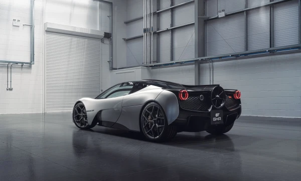 GMA T.50 yra pirmasis bandymas perteikti 1992 m. „McLaren F1“ filosofiją. GMA nuotr.