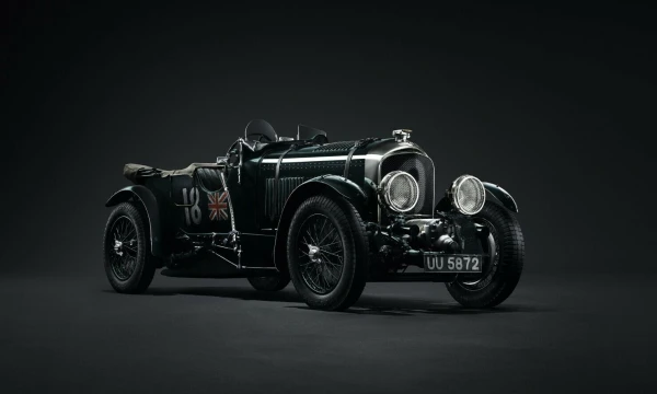 Ikoniškų „Blower Bentley“ grotelių raštas įkvepia ir šiandieninių gamintojo modelių dizainą. Bendrovės nuotr.