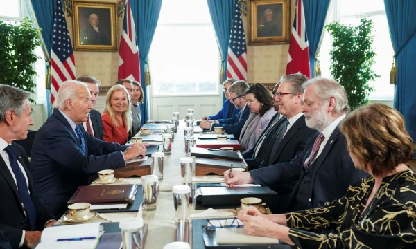JAV prezidento Joe Bideno susitikimas su JK ministru pirmininku Keiru Starmeriu. Kevino Lamarque'o („Reuters“/„Scanpix“) nuotr.