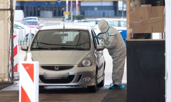 Mobilus koronaviruso patikros punktas Vilniuje. Juditos Grigelytės (VŽ) nuotr.