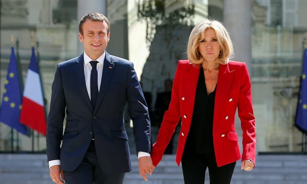 Emmanuelis Macronas, Prancūzijos prezidentas, su žmona Brigitte. Thibault Camus („Reuters“ / „Scanpix“) nuotr. 