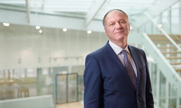 Dainius Pupkevičius, audito, mokesčių ir konsultavimo paslaugų UAB „KPMG Baltics“ patarėjas, sako, kad vis mažiau jaunų specialistų savo profesinę veiklą tapatina su konkrečia darbo vieta.