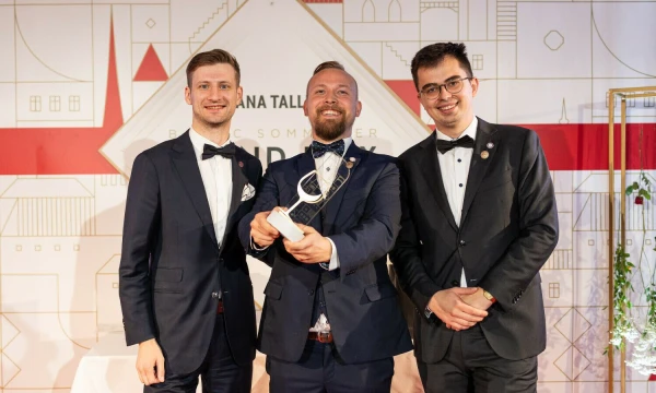 Baltijos šalių someljė čempionato laimėtojai (iš kairės):  Yanas Bezruchka (Lietuva), Mikkas Parre ir Alexas Pogrebnoi (Estija). Sergejs Skripa'os nuotr.