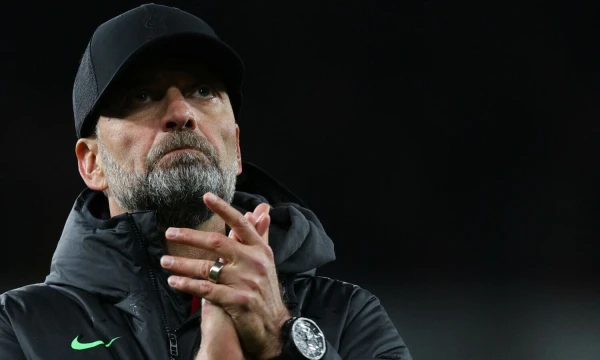 Jurgenas Kloppas iš „Liverpool FC“ trenerio pozicijų pasitraukė, nors komandos pasiekimai tiesiog blizgėjo. Priežastis – senkanti vadovo energija. Adriano Denniso (AFP / „Scanpix)“ nuotr.