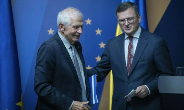 ES užsienio politikos vadovas J. Borrellis ir Ukrainos užsienio reikalų ministru D. Kuleba. Efremo Lukatsky („AP Photo“ / „Scanpix“) nuotr.