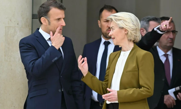 Emmanuelis Macronas, Prancūzijos prezidentas, ir Ursula von der Leyen, Europos Komisijos pirmininkė. Jacques’o Witto (SIPA / „Scanpix“) nuotr.