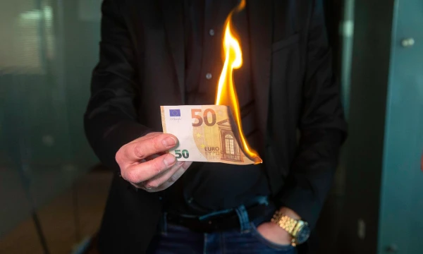 Uždarytos įmonės vis tiek privalo rasti pinigų einamosioms išlaidoms. Juditos Grigelytės (VŽ) nuotr.