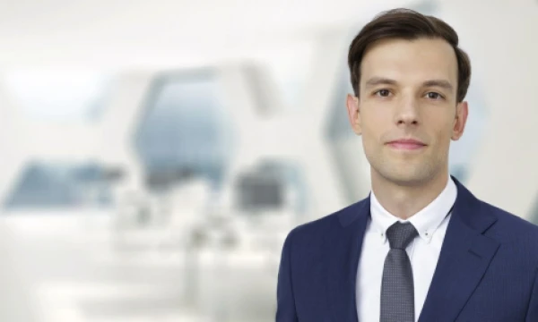 Aleksandr Asovskij, asocijuotasis teisininkas. 