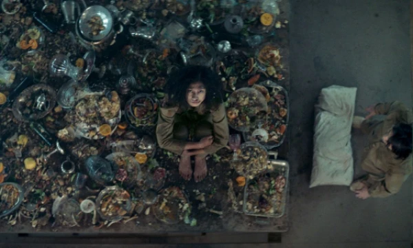 Per kelis mėnesius žmogus gali pavirsti į paprastą vabzdį, gyvenantį pagal principą „žudyk ir valgyk“. „Netflix“ nuotr.
