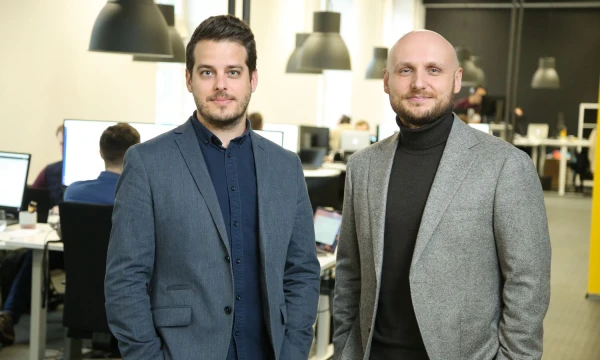 Eimantas Sabaliauskas (kairėje) ir Tomas Okmanas, „Tesonet“ įkūrėjai. Vladimiro Ivanovo (VŽ) nuotr.