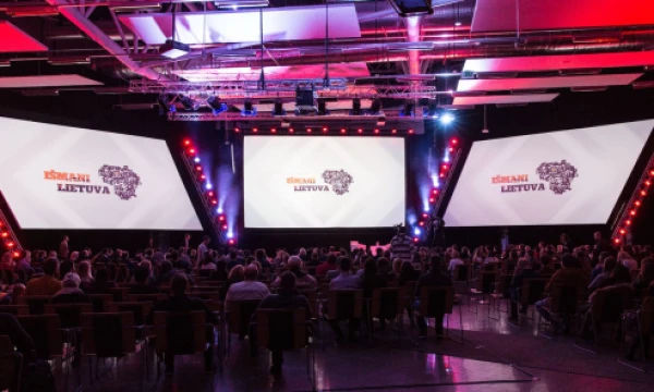 „Išmani Lietuva“ – unikali erdvė verslo bei mokslo profesionalams ir nesvarbu, ar tai būtų bandymas supažindinti su atliekamais tyrimais, ar pristatyti naujas verslo kryptis, ar ieškoti sprendimų naujiems iššūkiams įveikti, – čia verta ieškoti netikėčiausių partnerysčių. Laimos Penekaitės nuotr.
 „Išmani Lietuva“ – unikali erdvė verslo bei mokslo profesionalams ir nesvarbu, ar tai būtų bandymas supažindinti su atliekamais tyrimais, ar pristatyti naujas verslo kryptis, ar ieškoti sprendimų naujiems iššūkiams įveikti, – čia verta ieškoti netikėčiausių partnerysčių. Laimos Penekaitės nuotr.