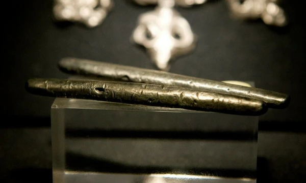 XIII - XIV a. LDK pinigai – sidabriniai lietuviški ilgieji. Lietuvos banko Pinigų muziejus. Juditos Grigelytės (VŽ) nuotr.