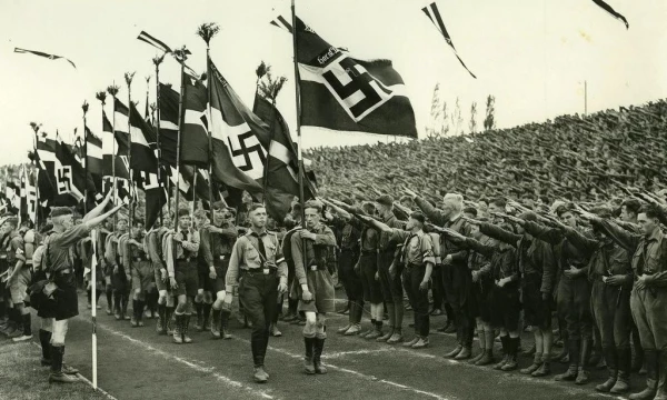 Hitlerjungendas buvo milijoninis judėjimas. 1940-aisiais hitlerjungendas tapo prievole visiems arijų vaikams. LEMO nuotr. 