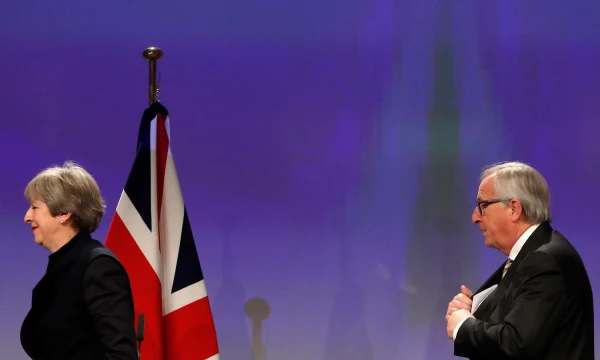 Jungtinės Karalystės vyriausybės vadovės Theresos May susitikimas Briuselyje su Europos Komisijos vadovu Jeanu Claude‘u Junckeriu vakar baigėsi beveik fiasko, nors lyderiai to ir nepripažįsta. Yveso Hermano („Reuters“ / „Scanpix“) nuotr.