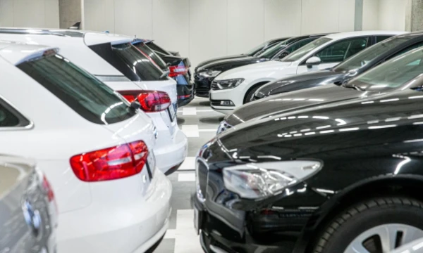 Neįvardijami automobilių prekybininkai įtariami sukūrę PVM nuslėpimo schemą. Juditos Grigelytės (VŽ) nuotr.