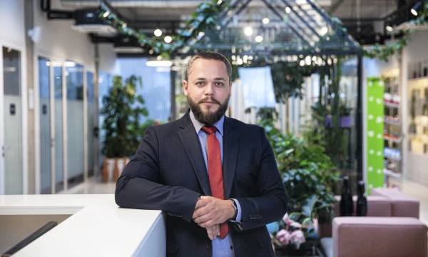Kazimieras Sadauskas, „NRD Cyber Security“ atvirųjų šaltinių žvalgybos (OSINT) ekspertas: „Kritiškai vertinkite viską, ką internete gaunate nemokamai. Dažnai už turinį sumokame savo asmeniniais duomenimis, kurie ne visada naudojami legaliai“. Bendrovės nuotr.
