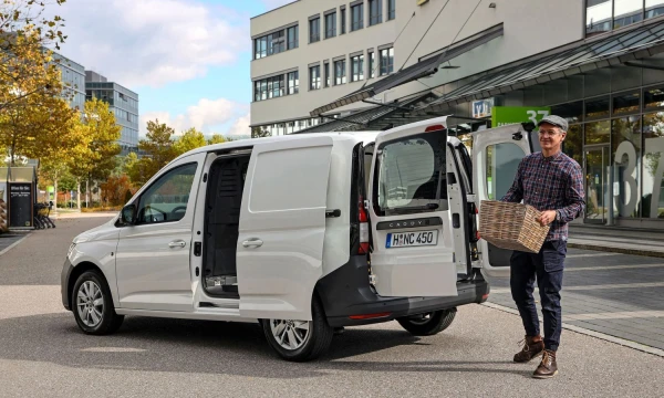 Vasarį debiutavęs naujos kartos „VW Caddy“ buvo iškart išpirktas. „Volkswagen AG“ nuotr.