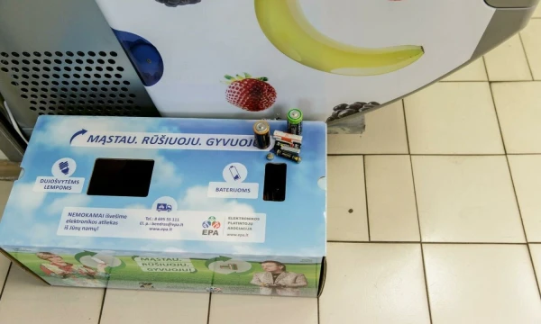 Dėžutė smulkioms elektronikos atliekoms rūšiuoti. Vladimiro Ivanovo (VŽ) nuotr.