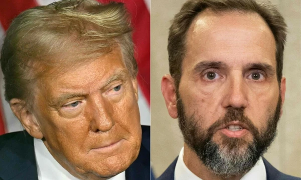 Kandidatas į JAV prezidentus Donaldas Trumpas (kairėje) ir specialusis prokuroras Jackas Smithas (dešinėje). Jimo Watsono, Saulio Loebo