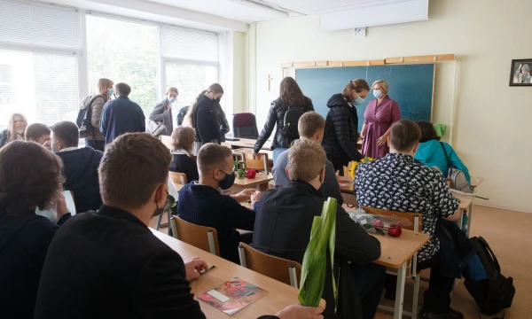 Mokslo metų pradžios šventė Vilniaus šv. Jono Pauliaus II gimnazijoje. Juditos Grigelytės (VŽ) nuotr.