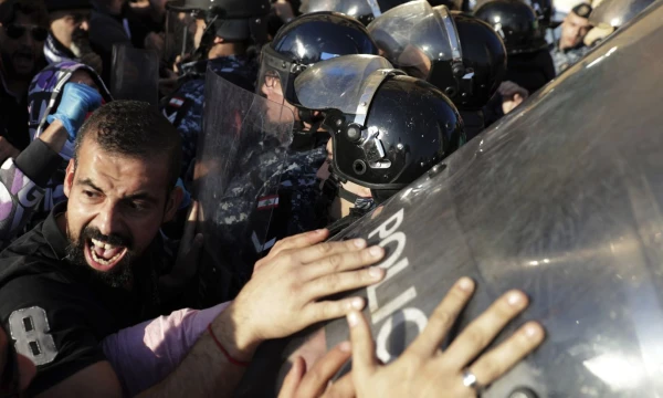 Liepsnojančiame pasaulyje – susirėmimai Libano gatvėse. Hassano Amaro / AP nuotr.